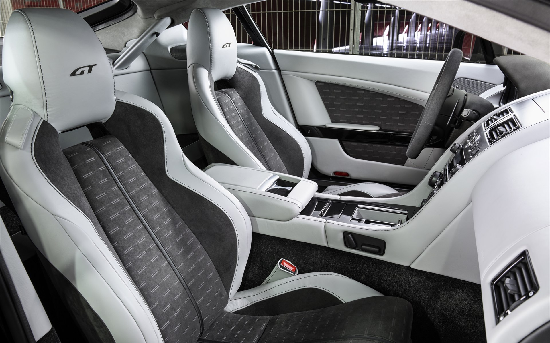 Aston Martin V8 Vantage GT 2015
